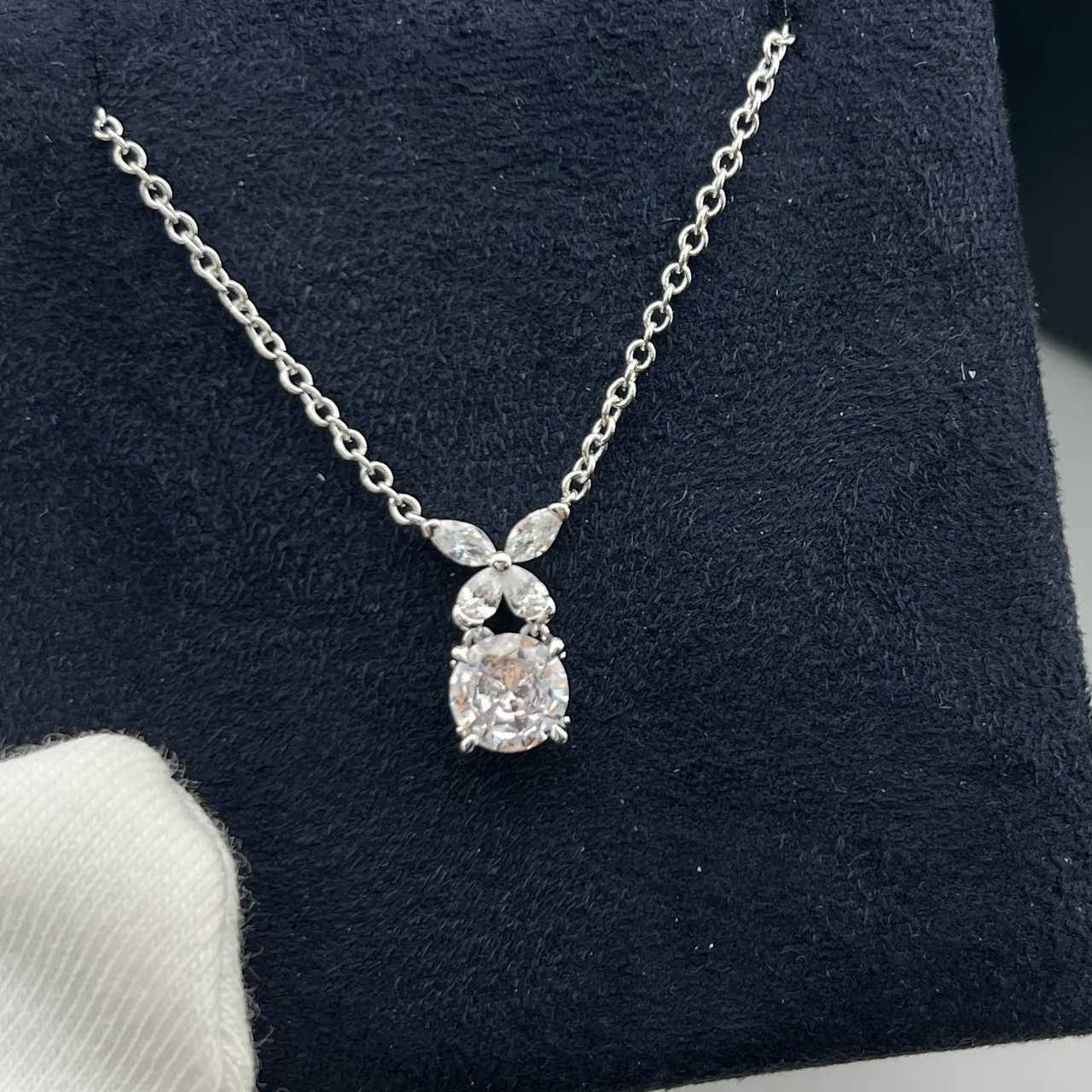 Graff Silver Black Floral Motif Pendant Round Brilliant-Cut Center Stone Necklace 4