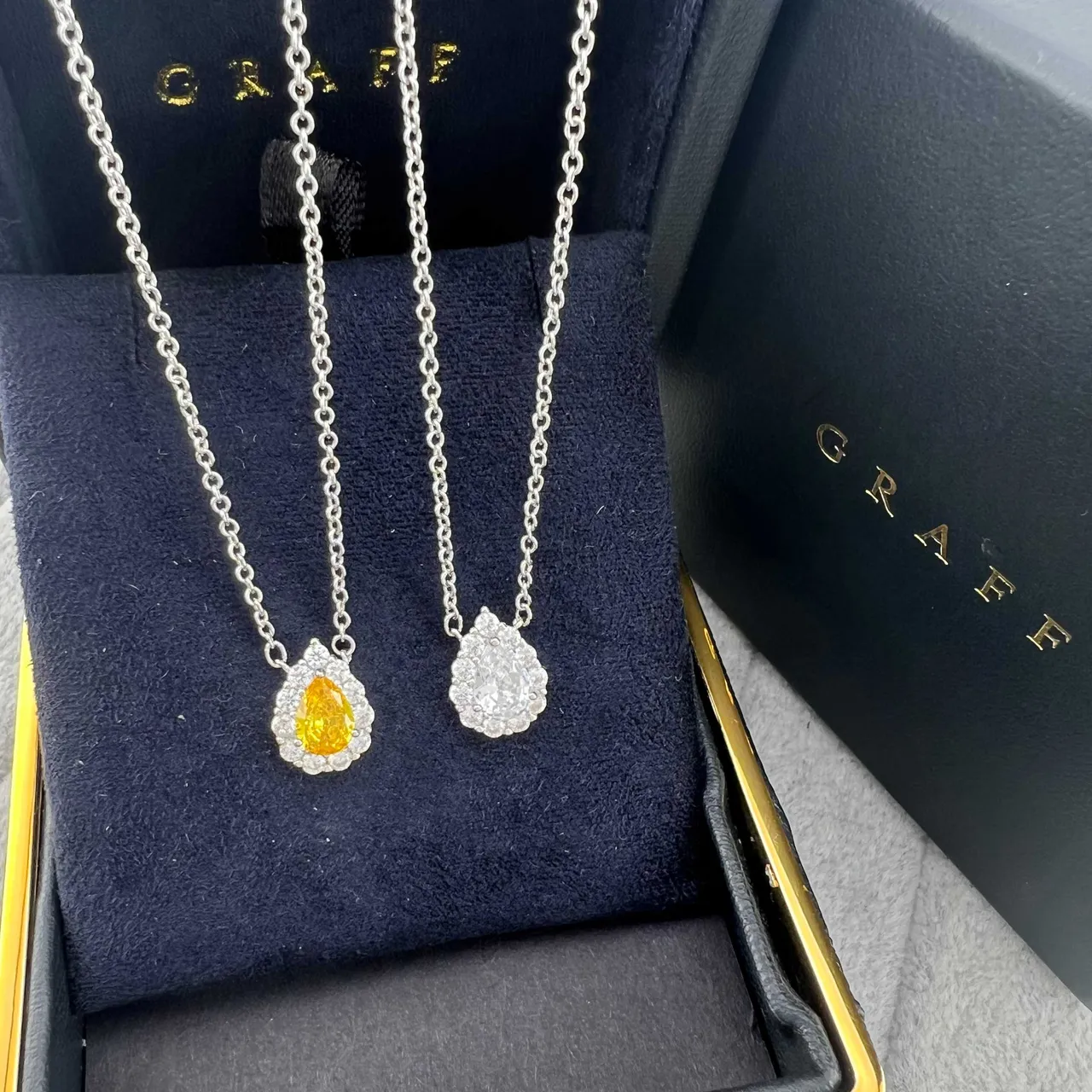 Graff Silver Yellow Pear-Shaped Gemstone Halo-Set Diamonds Necklace 6