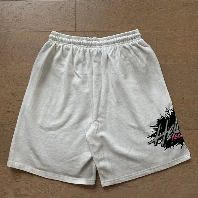 Graphic-Print Drawstring-Waist Oversized Shorts 21