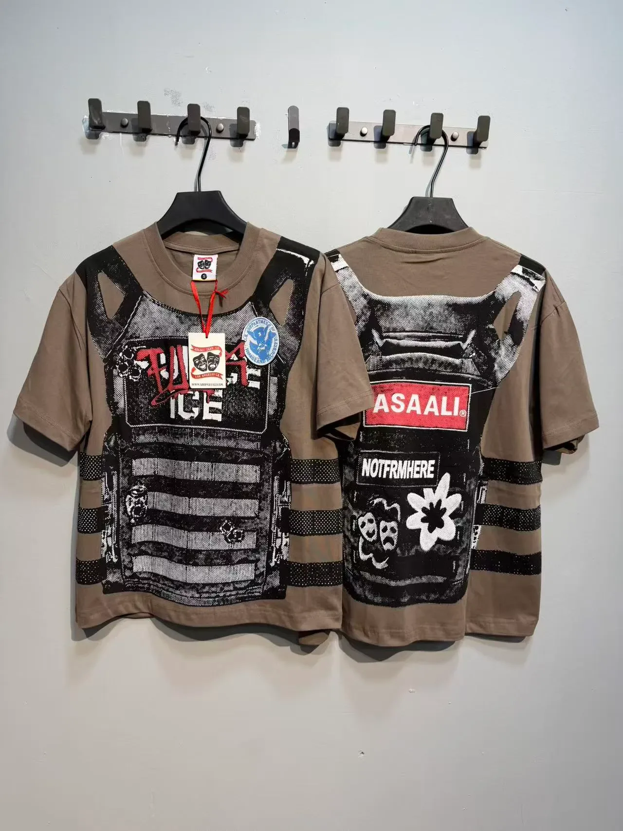 Graphic-Print Oversized Tactical Vest Motif T-Shirt 9