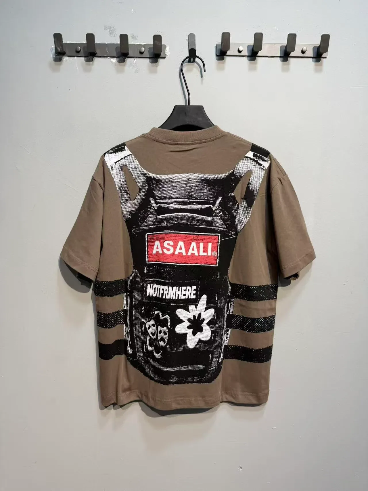 Graphic-Print Oversized Tactical Vest Motif T-Shirt 11