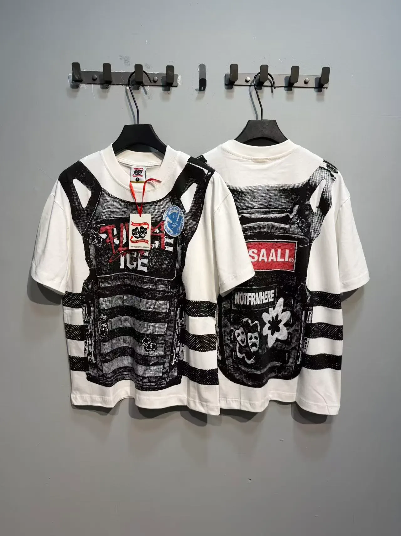 Graphic-Print Oversized Tactical Vest Motif T-Shirt 12