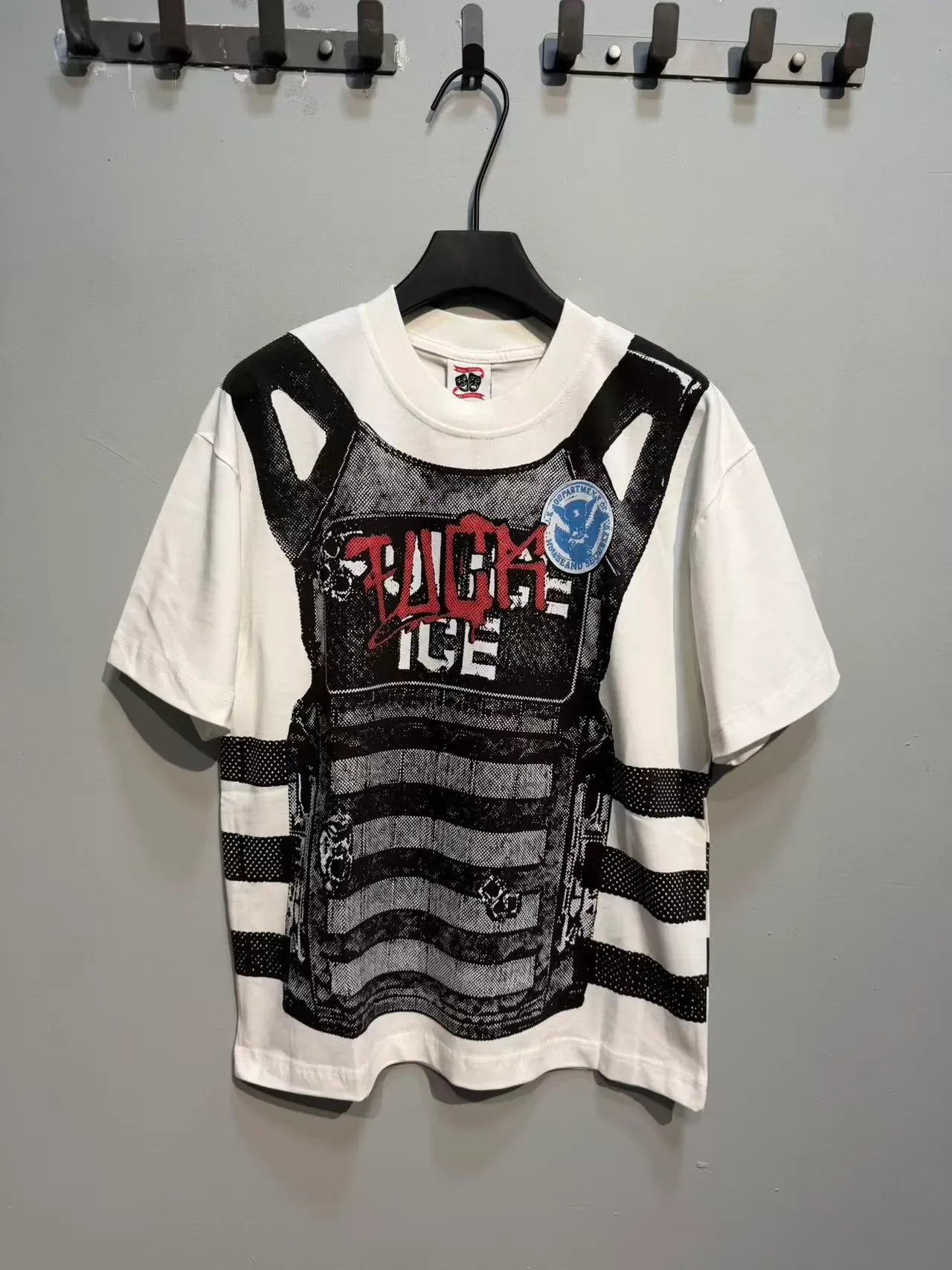 Graphic-Print Oversized Tactical Vest Motif T-Shirt 13