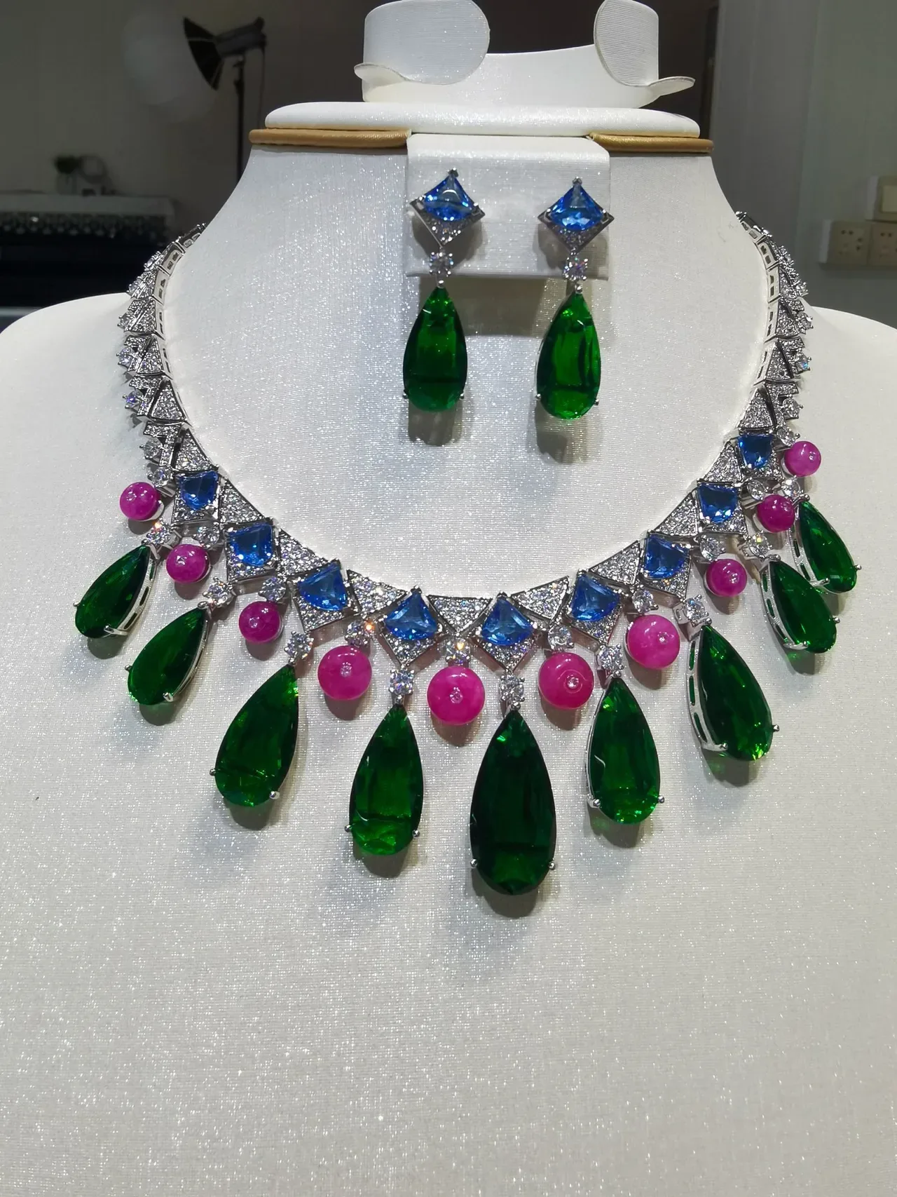 Green Pink Geometric Pavé Collar Multi-Gem Teardrop Pendant Drops Necklace 3