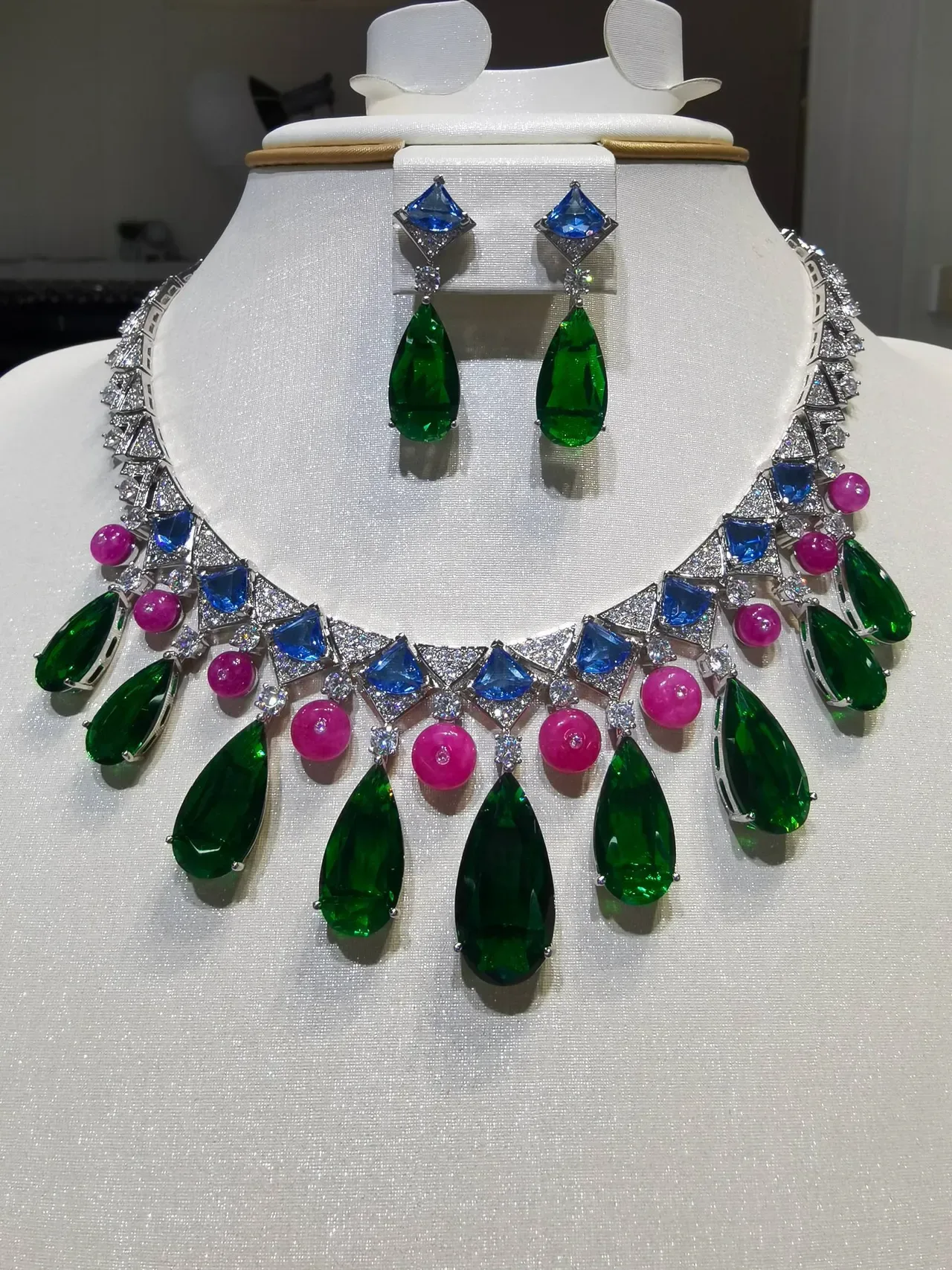Green Pink Geometric Pavé Collar Multi-Gem Teardrop Pendant Drops Necklace 7