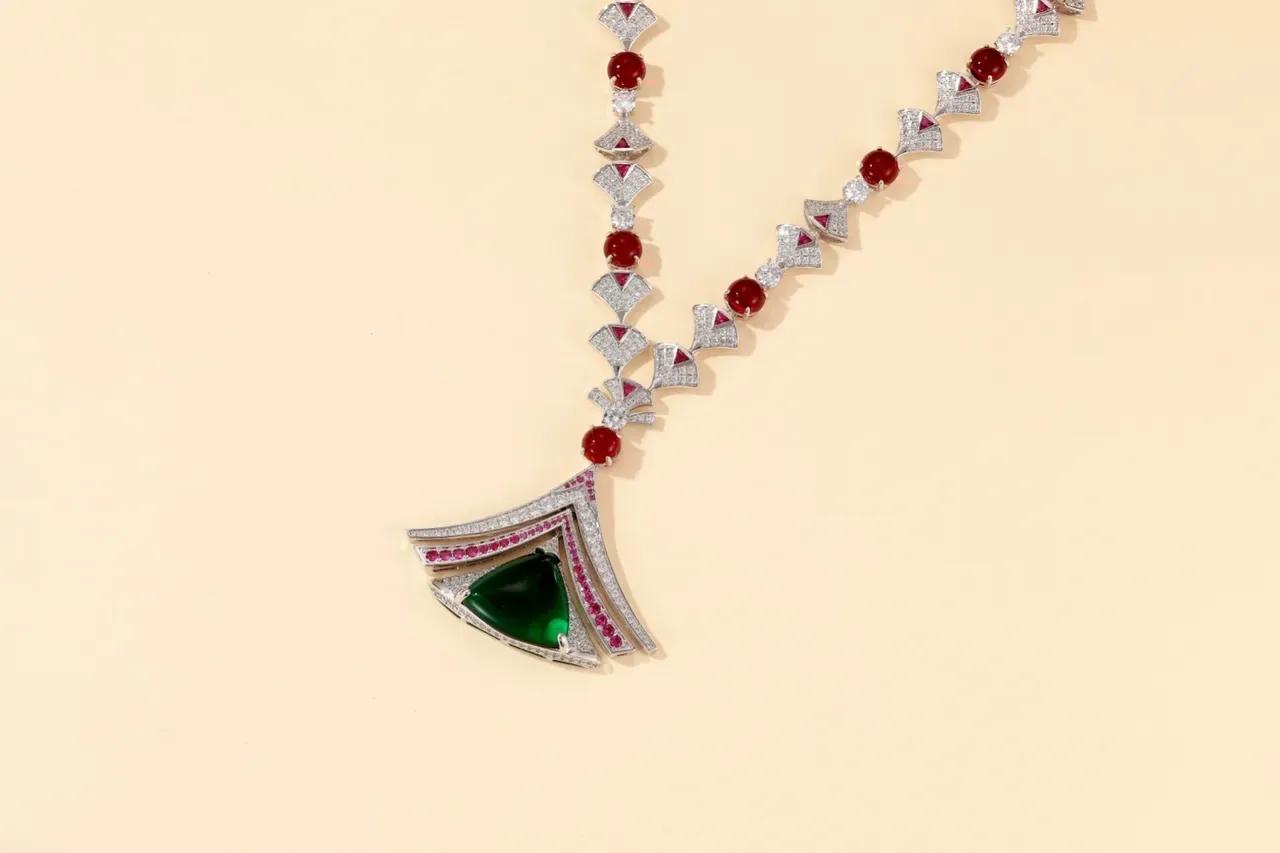 Green Red Geometric Pendant Pavé-Set Diamonds Necklace 2
