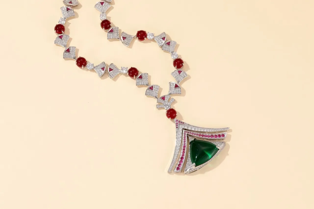 Green Red Geometric Pendant Pavé-Set Diamonds Necklace 3