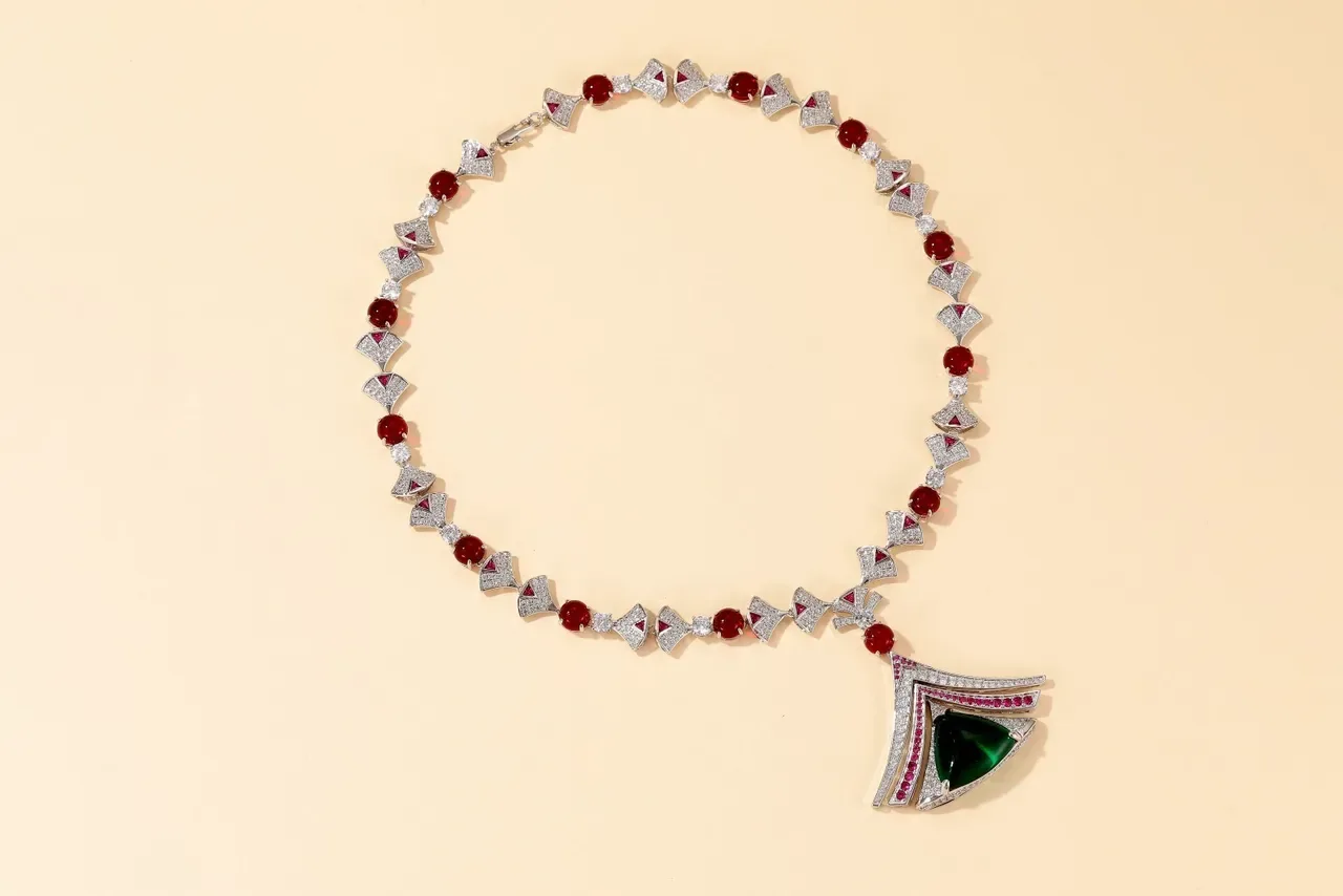 Green Red Geometric Pendant Pavé-Set Diamonds Necklace 4