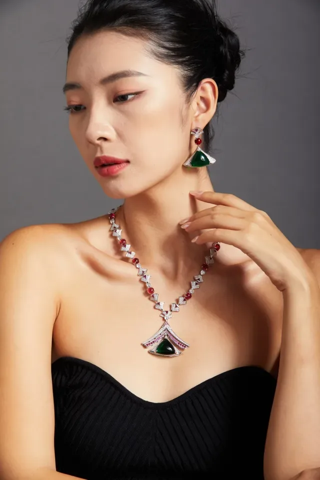 Green Red Geometric Pendant Pavé-Set Diamonds Necklace 6