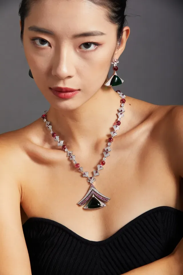 Green Red Geometric Pendant Pavé-Set Diamonds Necklace 7