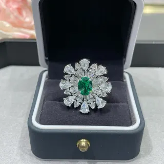 Green Silver Floral Cluster Oval Center Stone Ring