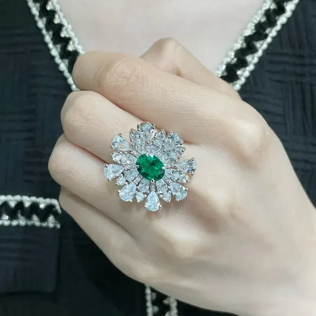 Green Silver Floral Cluster Oval Center Stone Ring 8