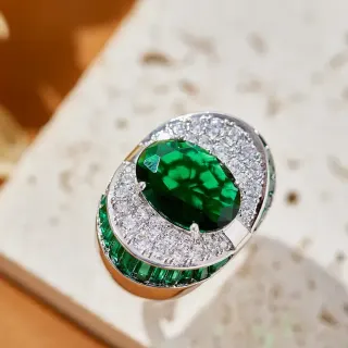 Green Silver Oval-Cut Central Emerald Pavé Diamond Halo Ring