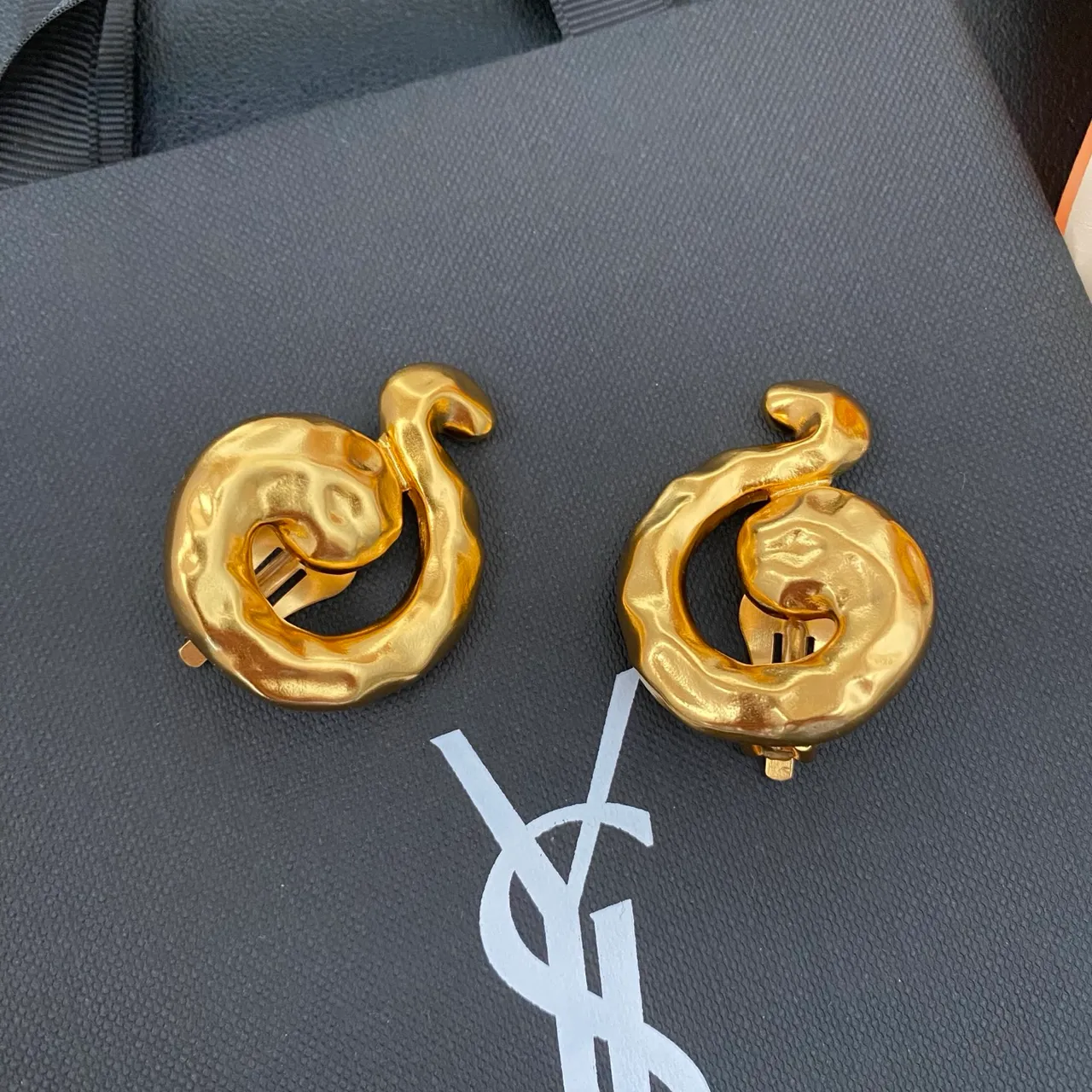 Hammered Gold Swirl Sculptural Clip Earrings 8