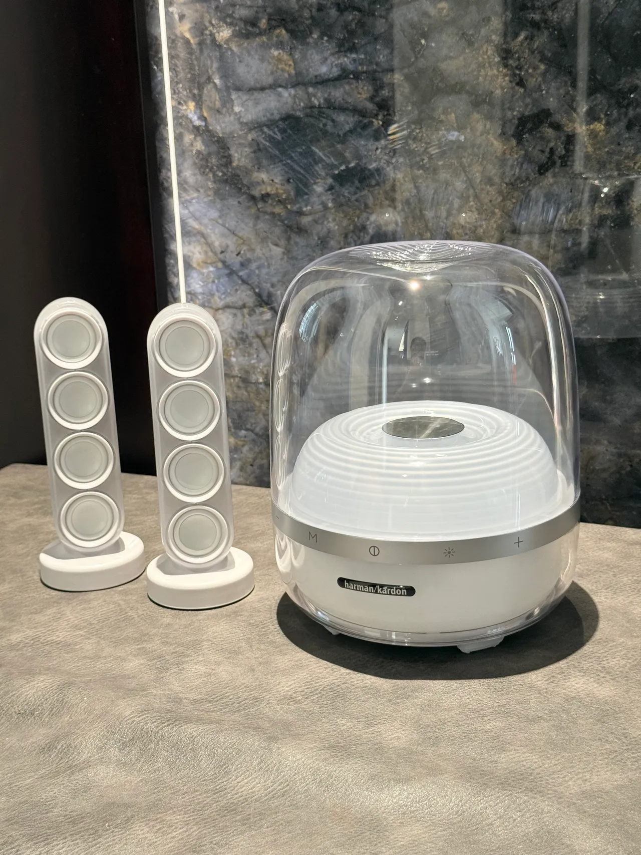 harman/kardon Blue Gold Transparent Dome Enclosure Illuminated Concentric-Ring Driver Portable Speaker 3