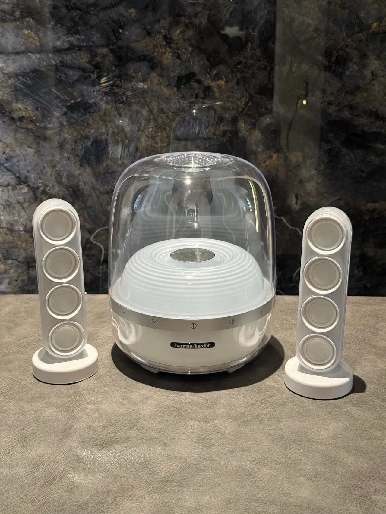 harman/kardon Blue Gold Transparent Dome Enclosure Illuminated Concentric-Ring Driver Portable Speaker 8
