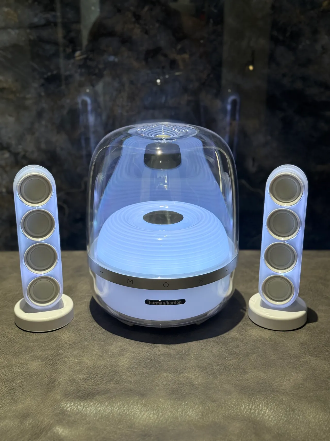 harman/kardon Blue Gold Transparent Dome Enclosure Illuminated Concentric-Ring Driver Portable Speaker 9