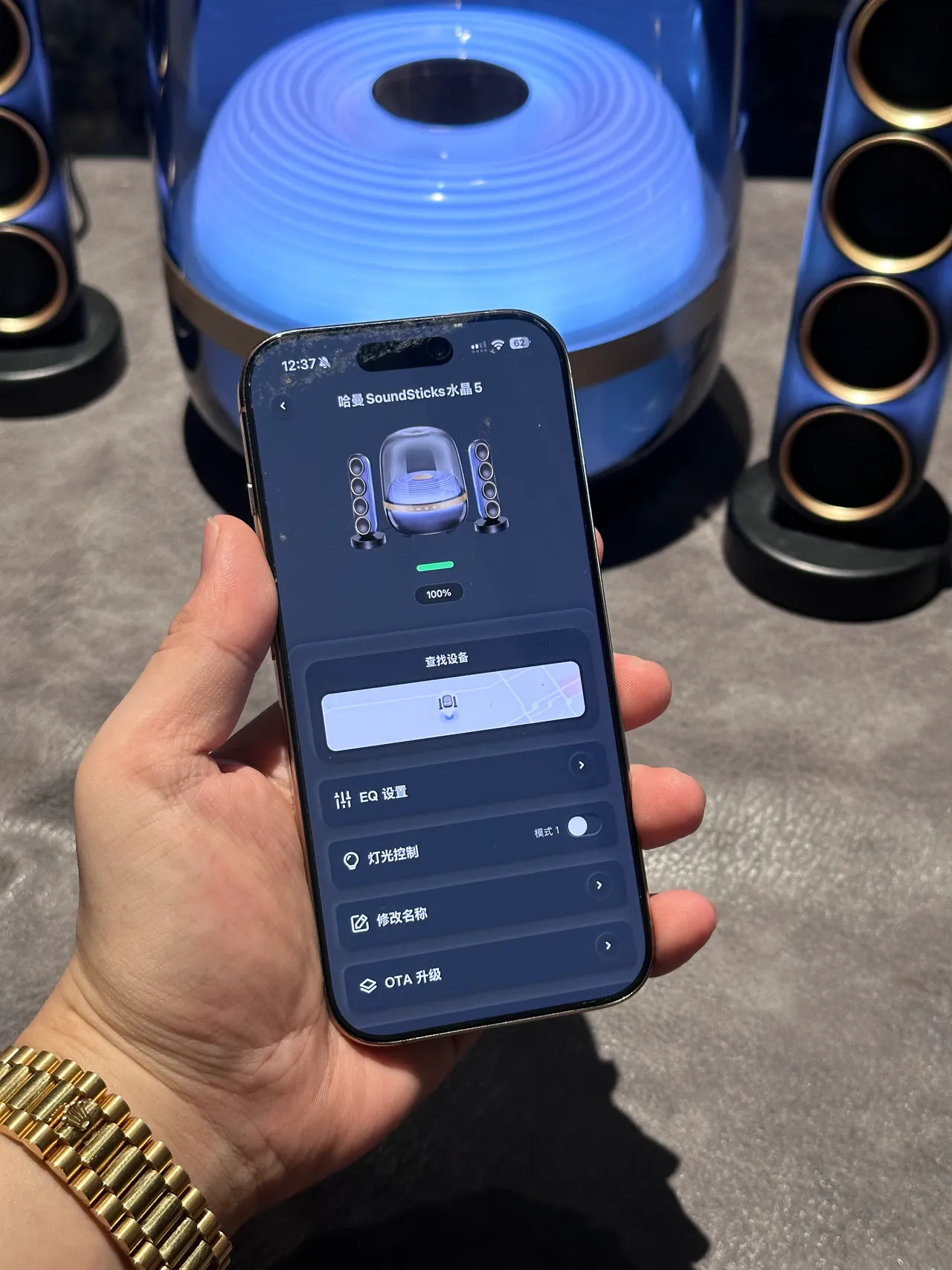 harman/kardon Blue Gold Transparent Dome Enclosure Illuminated Concentric-Ring Driver Portable Speaker 11