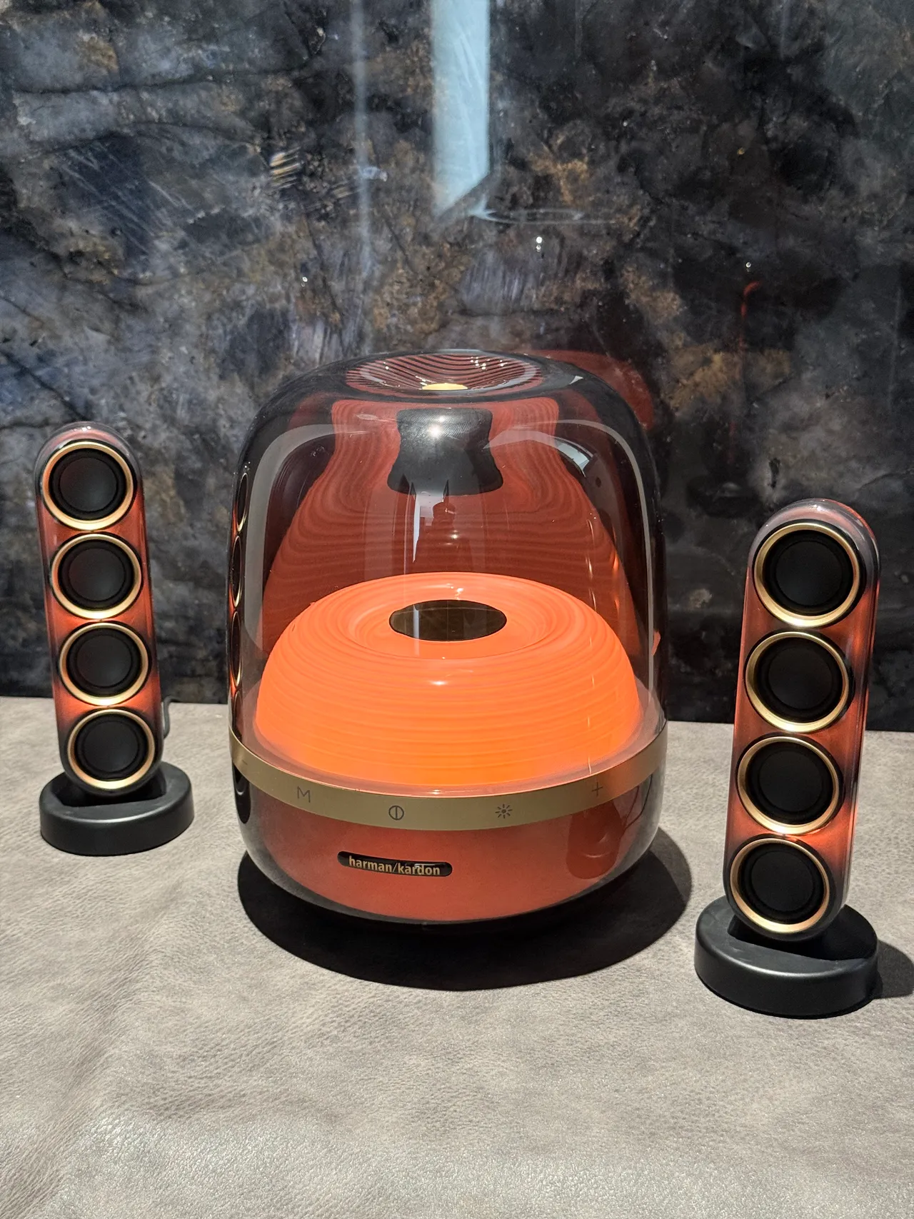 harman/kardon Blue Gold Transparent Dome Enclosure Illuminated Concentric-Ring Driver Portable Speaker 13