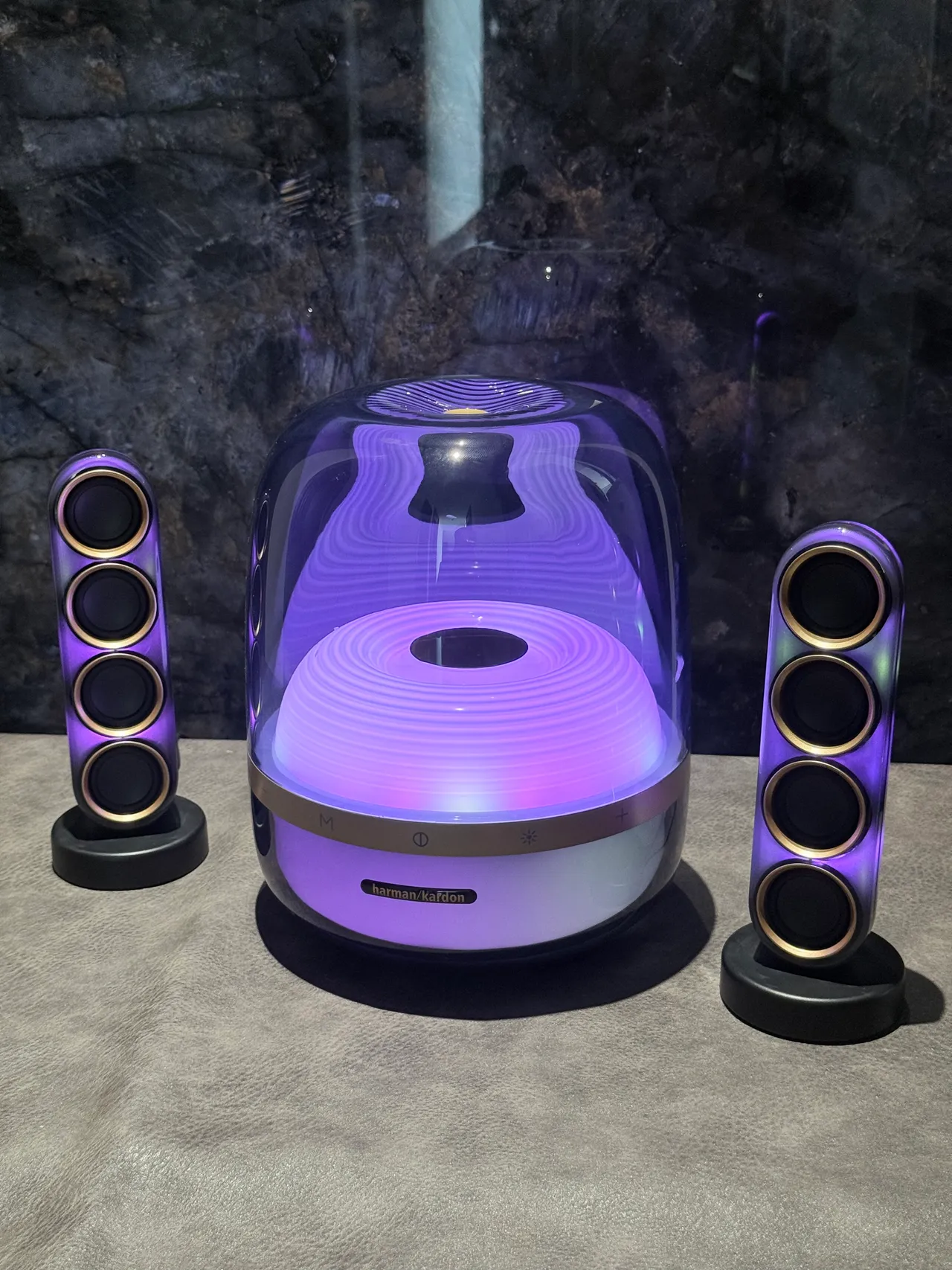 harman/kardon Blue Gold Transparent Dome Enclosure Illuminated Concentric-Ring Driver Portable Speaker 14