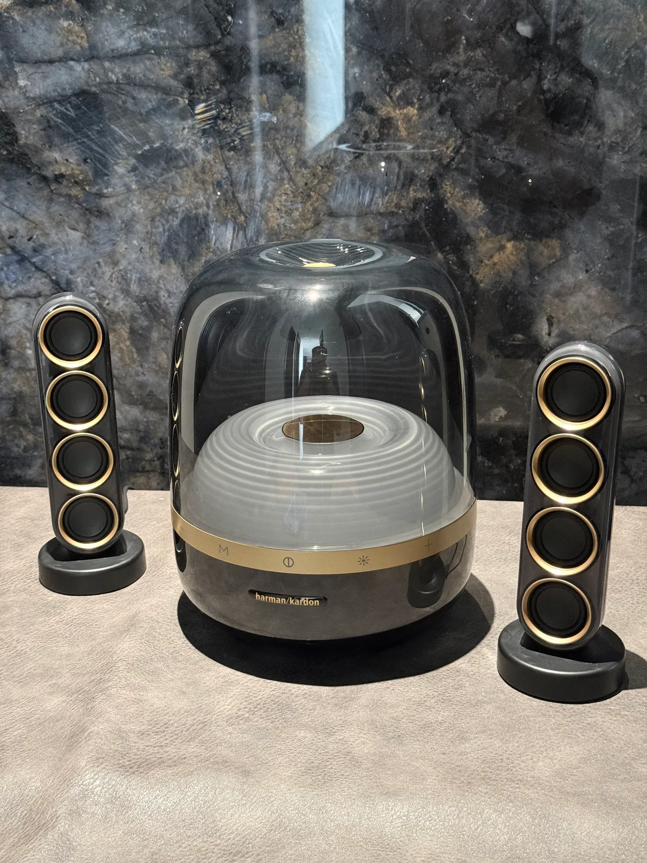 harman/kardon Blue Gold Transparent Dome Enclosure Illuminated Concentric-Ring Driver Portable Speaker 15
