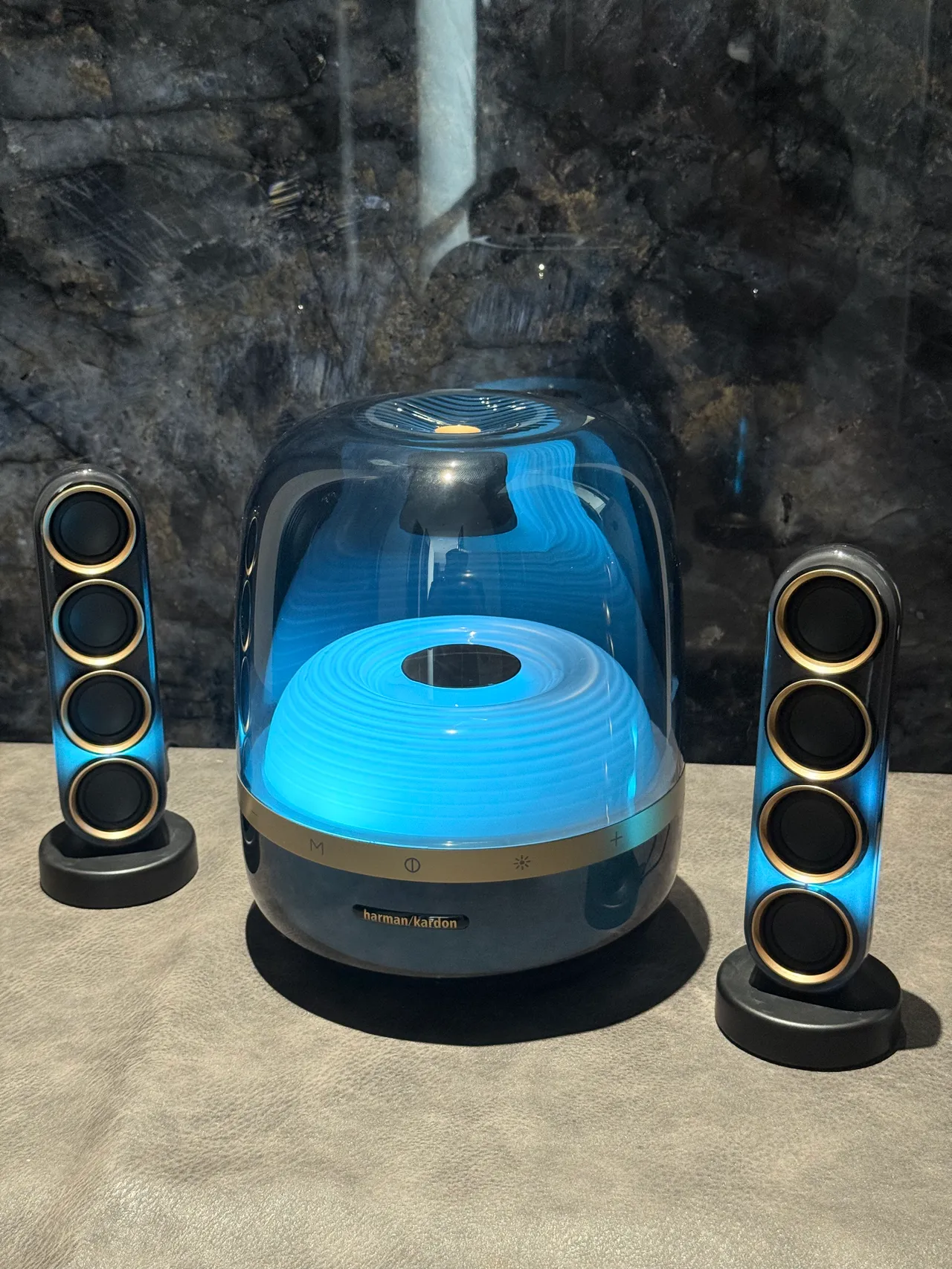 harman/kardon Blue Gold Transparent Dome Enclosure Illuminated Concentric-Ring Driver Portable Speaker 16