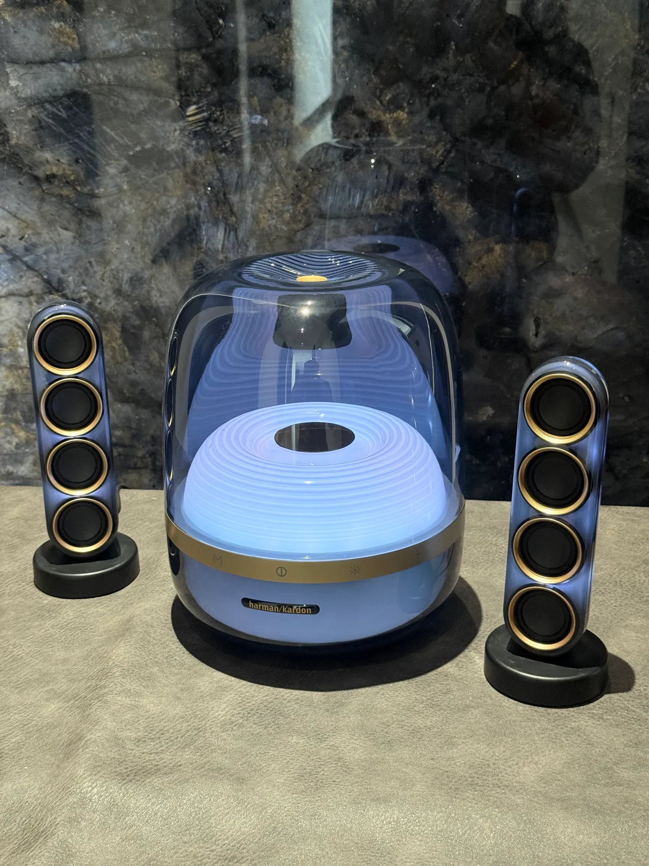 harman/kardon Blue Gold Transparent Dome Enclosure Illuminated Concentric-Ring Driver Portable Speaker 17