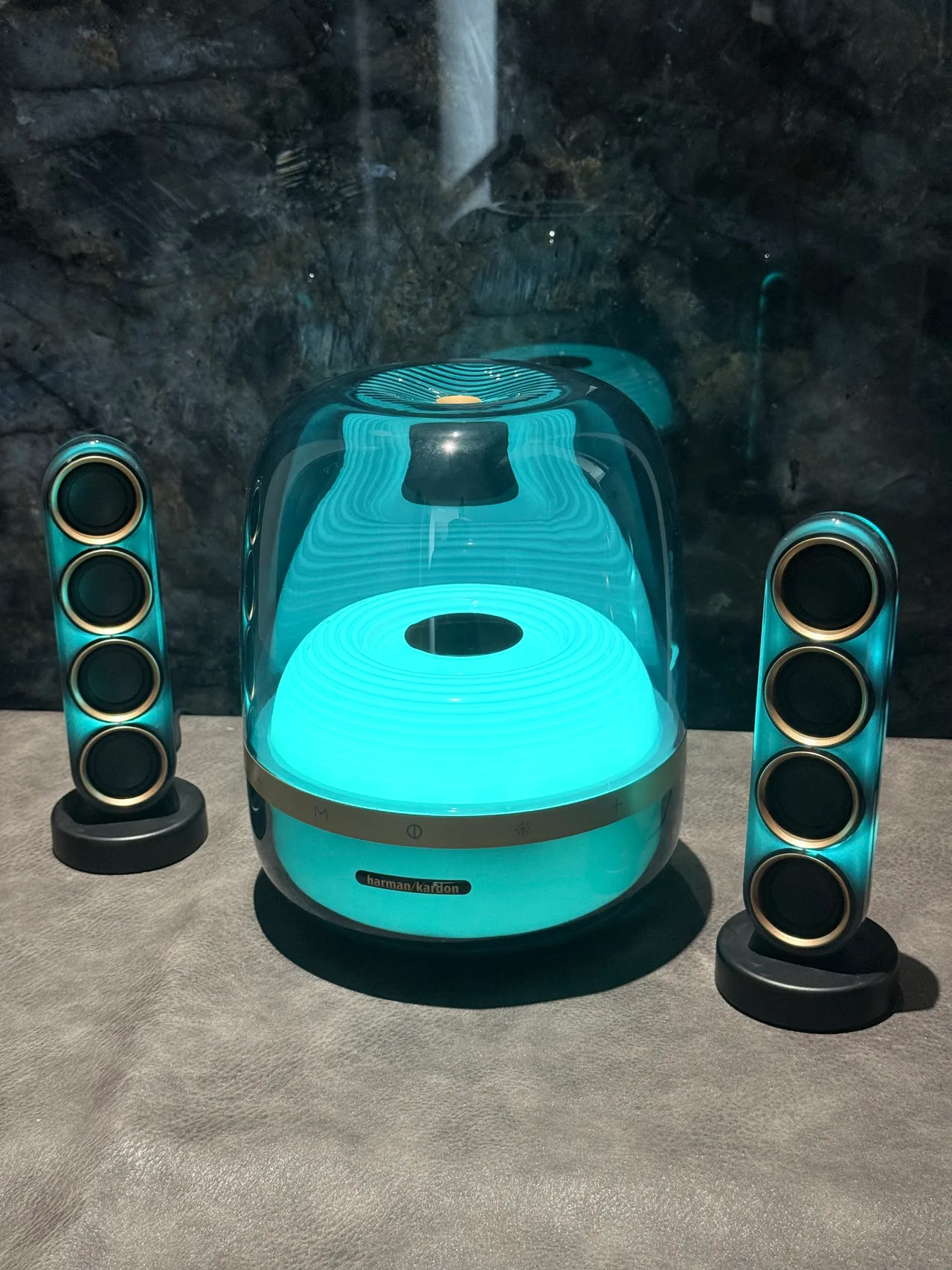 harman/kardon Blue Gold Transparent Dome Enclosure Illuminated Concentric-Ring Driver Portable Speaker 18