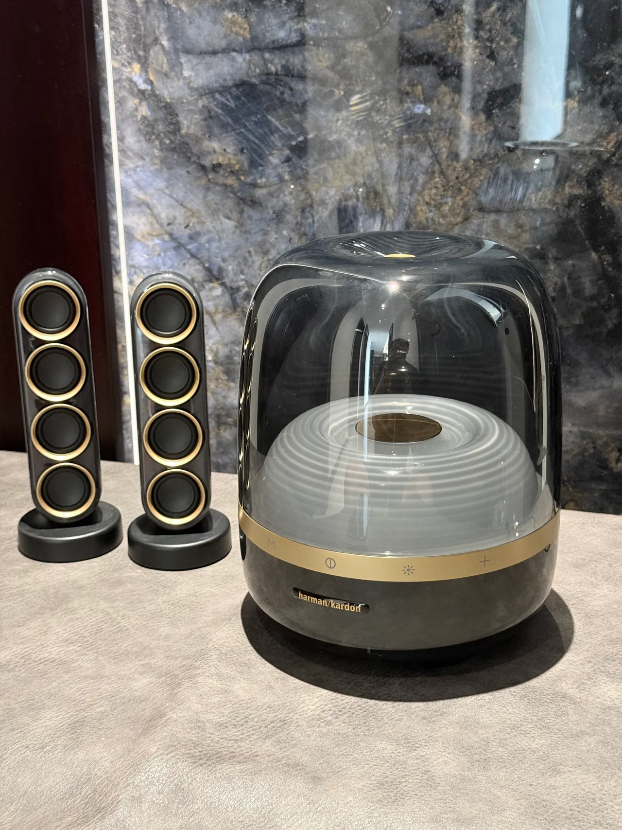 harman/kardon Blue Gold Transparent Dome Enclosure Illuminated Concentric-Ring Driver Portable Speaker 19