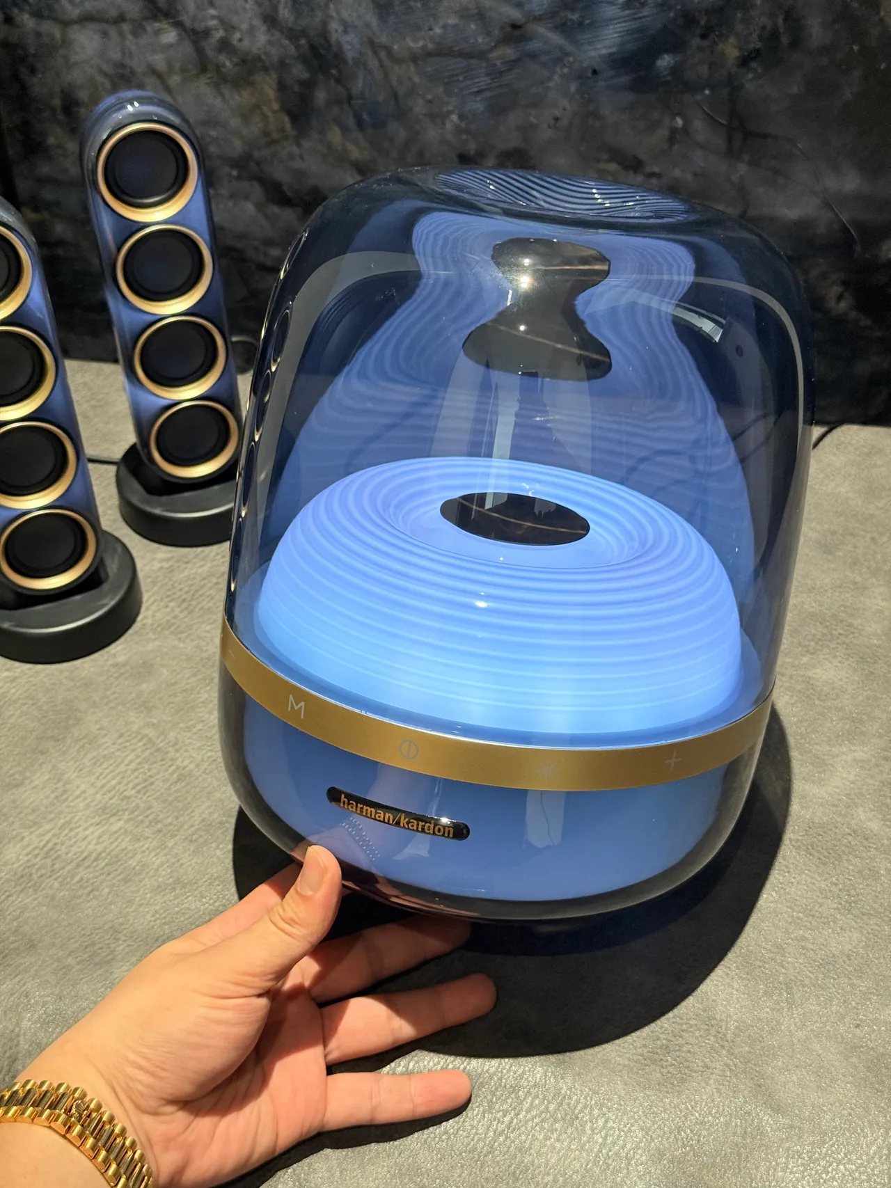 harman/kardon Blue Gold Transparent Dome Enclosure Illuminated Concentric-Ring Driver Portable Speaker 24