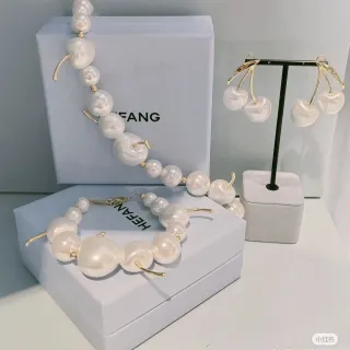 HEFANG Cherry White Gold Baroque Pearl Stem Detail Necklace