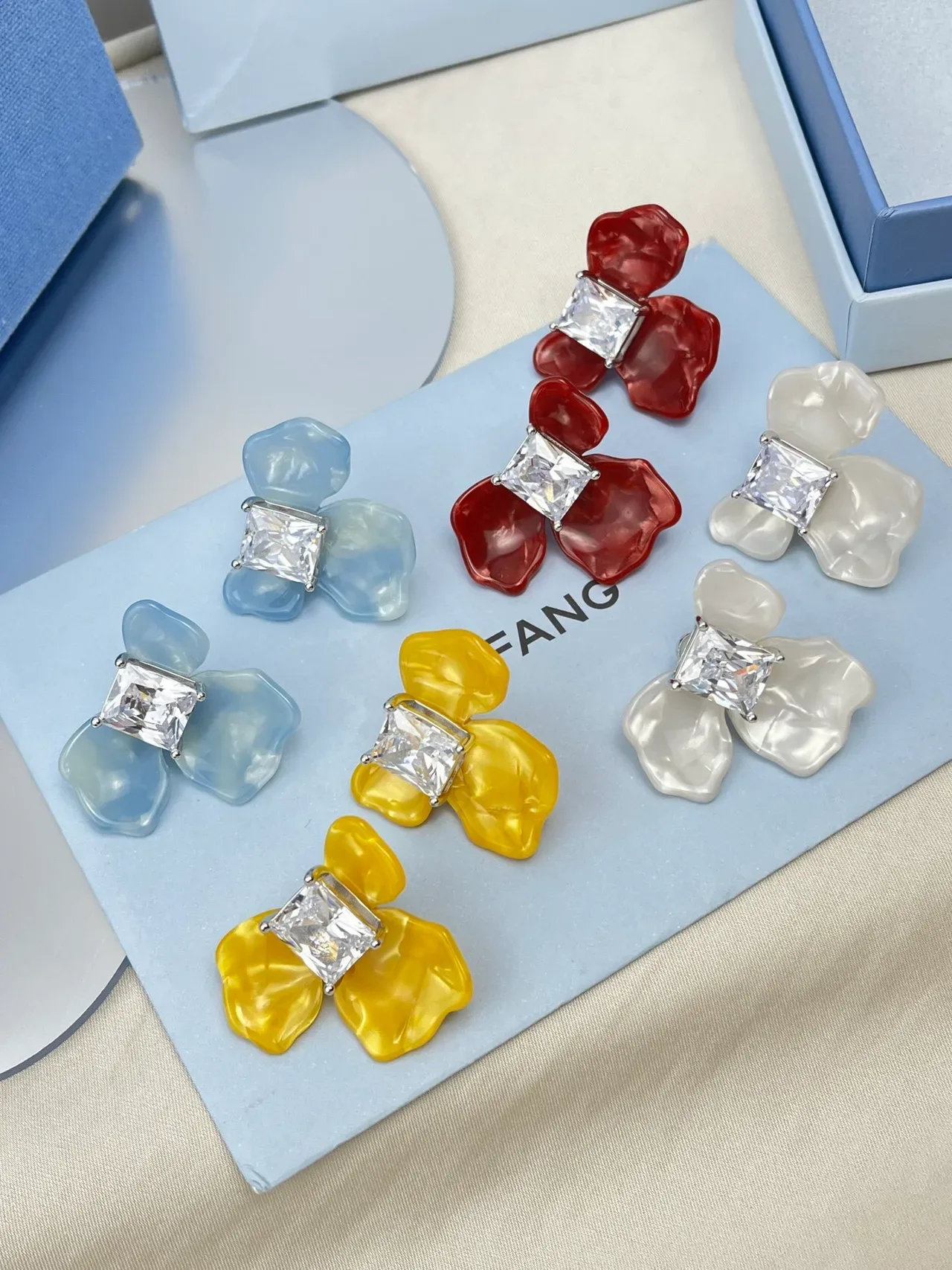 HEFANG Floral Resin and Square Crystal Stud Earrings 2