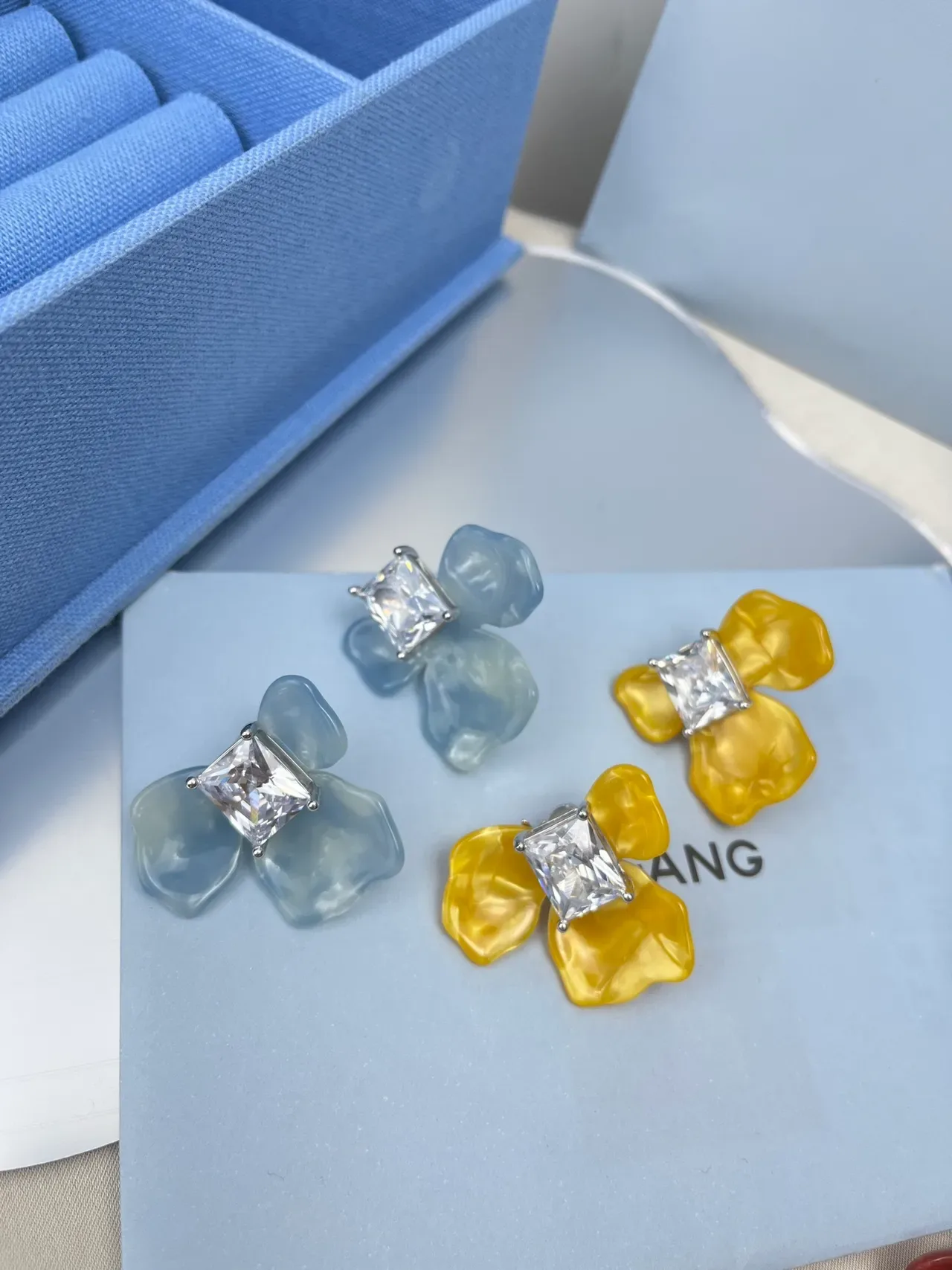 HEFANG Floral Resin and Square Crystal Stud Earrings 3