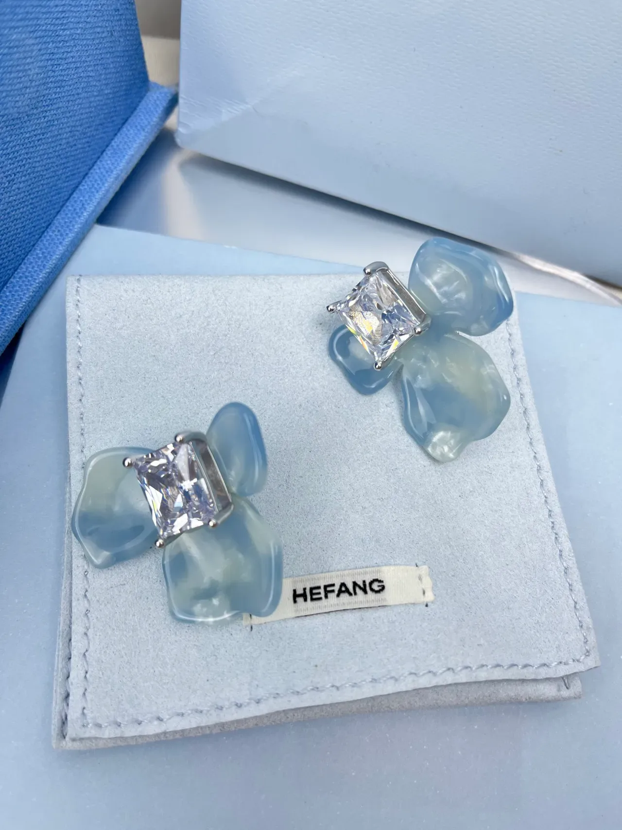 HEFANG Floral Resin and Square Crystal Stud Earrings 5
