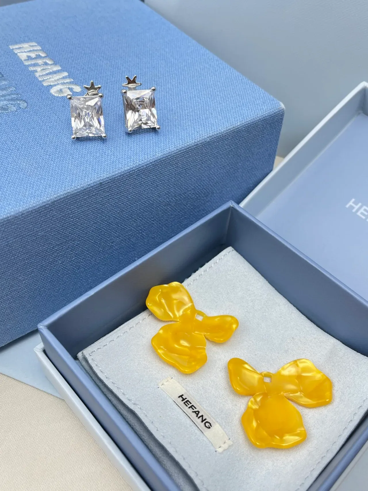 HEFANG Floral Resin and Square Crystal Stud Earrings 6