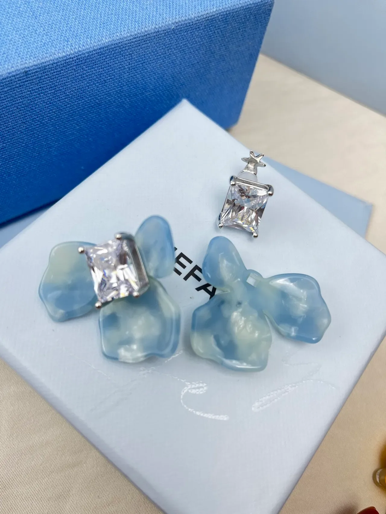 HEFANG Floral Resin and Square Crystal Stud Earrings 7