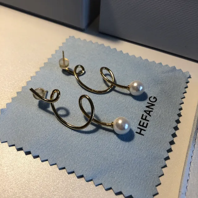 HEFANG Gold-Tone Wire Swirl Pearl Stud Earrings 3