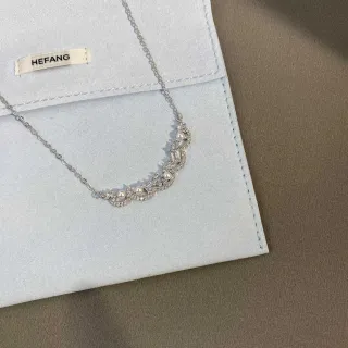 HEFANG 珍珠和水晶波浪轮廓项链