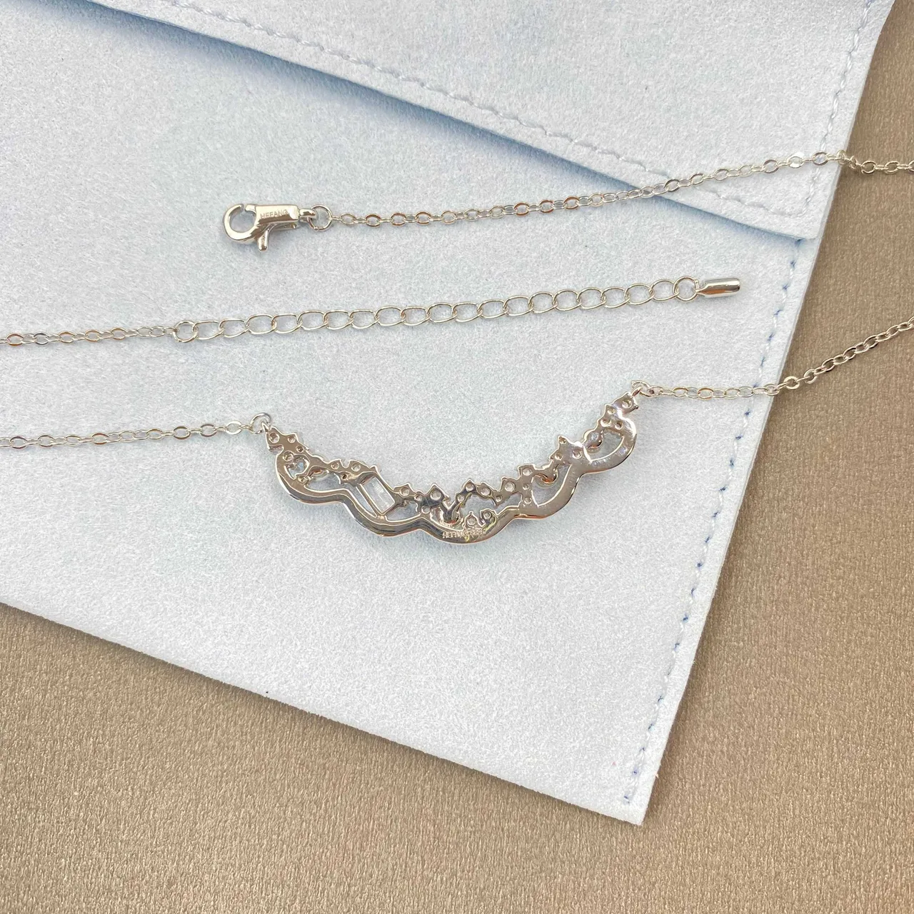 HEFANG Pearl and Crystal Wavy Silhouette Necklace 5