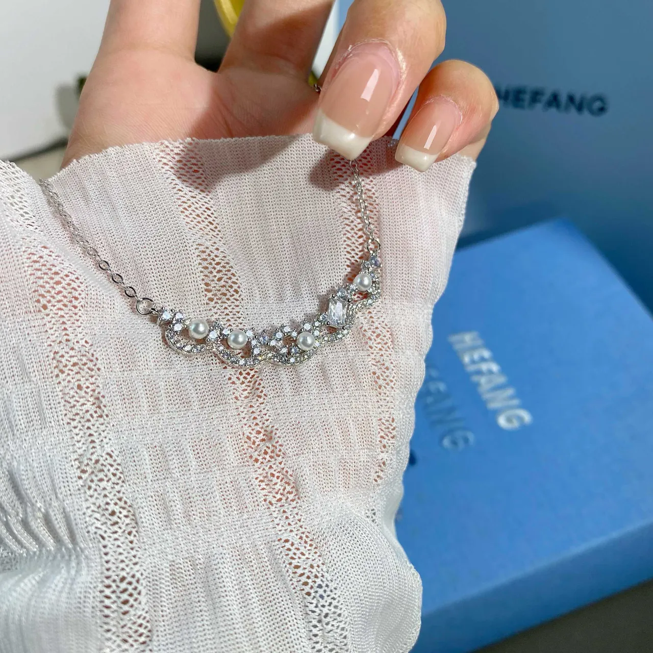 HEFANG Pearl and Crystal Wavy Silhouette Necklace 6