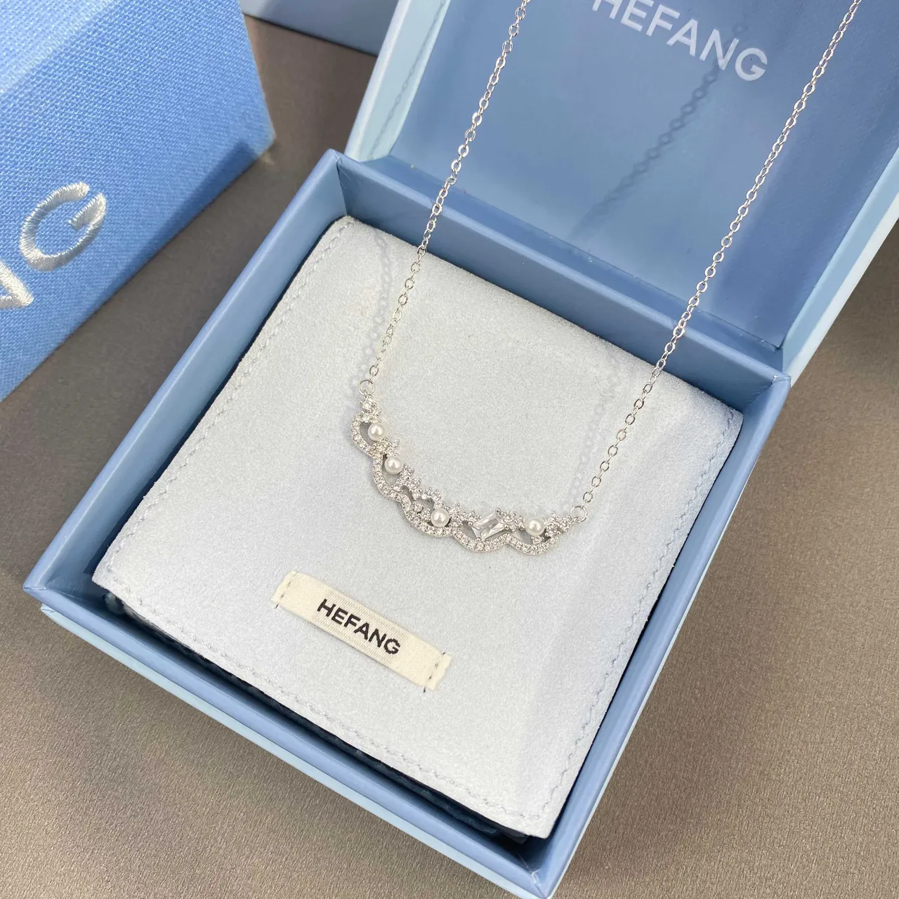 HEFANG Pearl and Crystal Wavy Silhouette Necklace 7