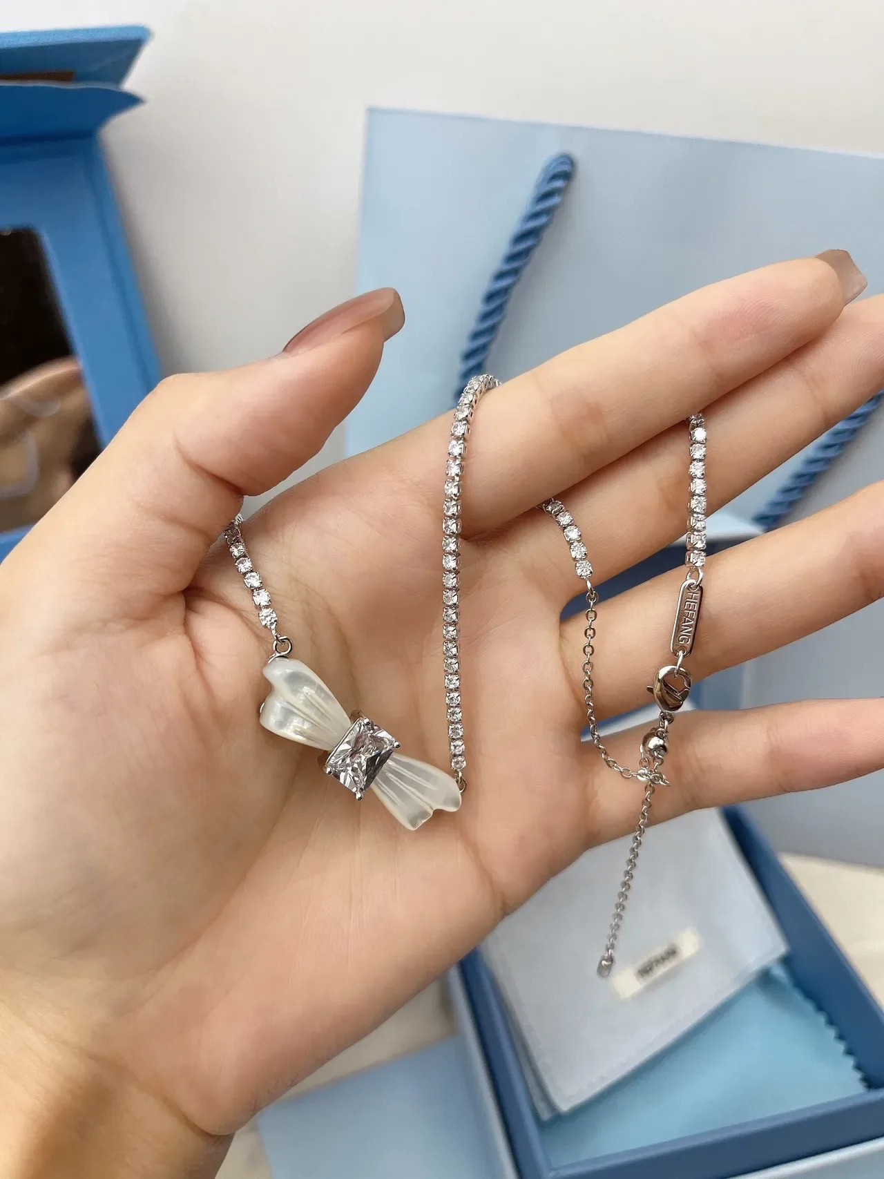 HEFANG Collier Chaîne Argent Blanc Cristaux Encrustés Nœud Nacre 8