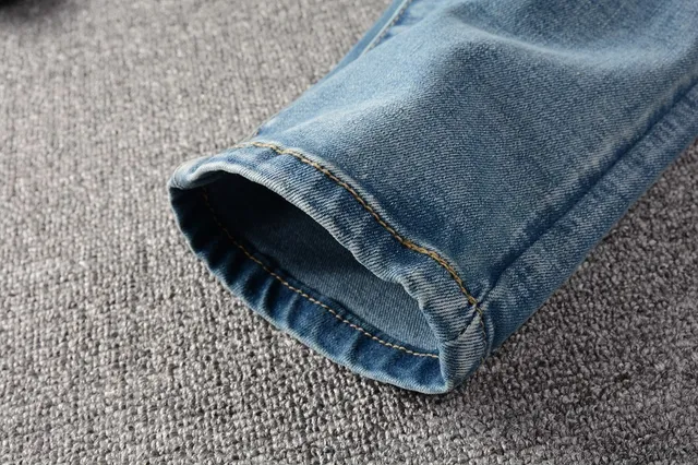 Jeans de lavage clair dégradé slim fit patch brodé 3