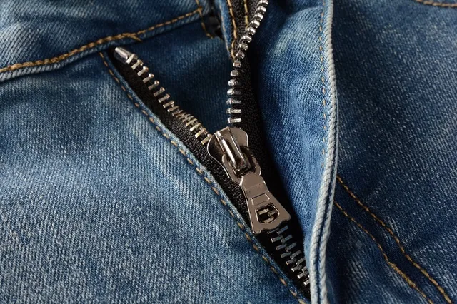 Jeans de lavage clair dégradé slim fit patch brodé 10