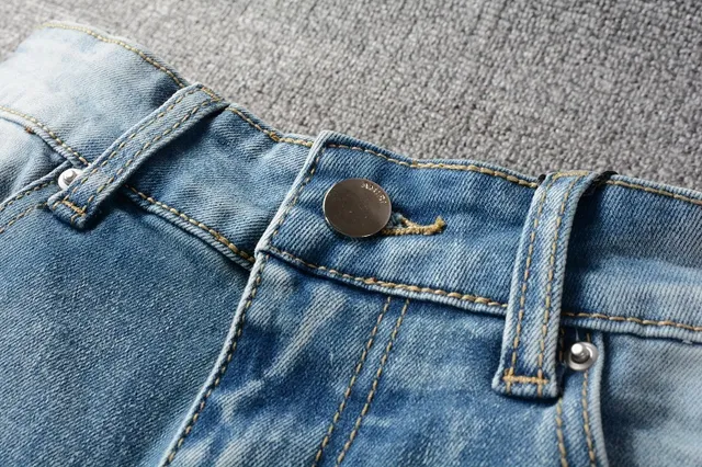 Jeans de lavage clair dégradé slim fit patch brodé 13