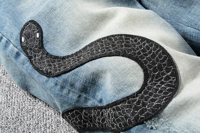 Light-Wash Distressed Snake Embroidery Slim-Fit Jeans 2