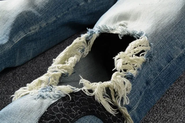 Light-Wash Distressed Snake Embroidery Slim-Fit Jeans 3