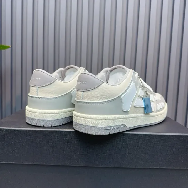 Low-Top Panelled Gray and White Lifestyle Sneakers 6