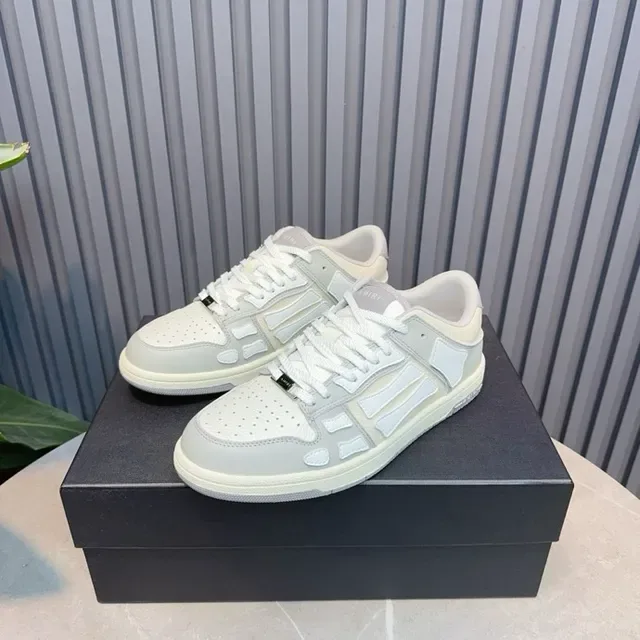 Low-Top Panelled Gray and White Lifestyle Sneakers 9
