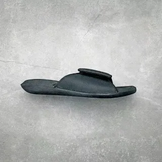 Matte Black Textured Single-Strap Slide Slipper